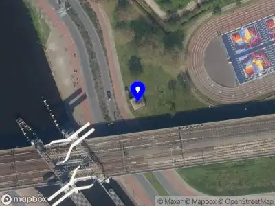 Ambulance met gepaste spoed naar de Energieweg in Rotterdam