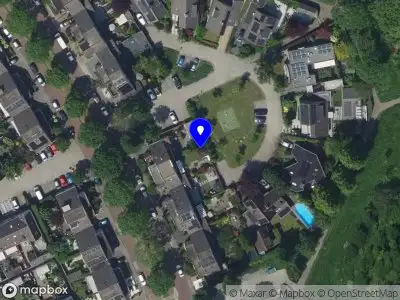 Ambulance met grote spoed naar de Johanna Naber-erf in Dordrecht