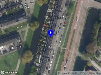 Ambulance met grote spoed naar de Ringdijk in Rotterdam
