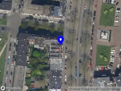 Ambulance met grote spoed naar de 's-Gravendijkwal in Rotterdam