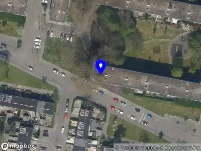 Ambulance met grote spoed naar de Chinese tuin in Rotterdam