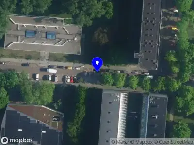 Ambulance met grote spoed naar de Peelstraat in Amsterdam