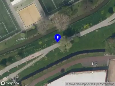 Ambulance met gepaste spoed naar de Buitendijk in Rotterdam