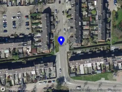 Ambulance met gepaste spoed naar de Kapershoekseweg in Hoogvliet Rotterdam