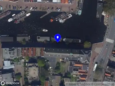 Ambulance met grote spoed naar de Galgewater in Leiden