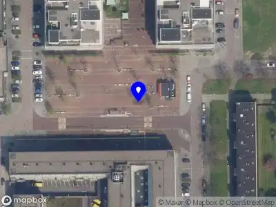 Ambulance met grote spoed naar de Minervaplein in Rotterdam