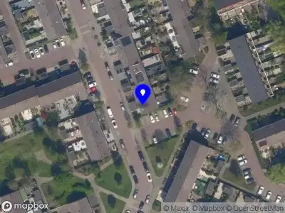 Ambulance met grote spoed naar de Zeelandlaan in Vlaardingen