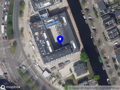 Ambulance met gepaste spoed naar de Ypenburgbocht in Leiden