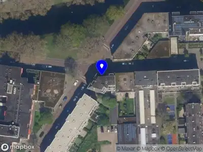 Ambulance met grote spoed naar de Crooswijkseweg in Rotterdam