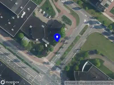 Ambulance met gepaste spoed naar de Strekkerweg in Amsterdam