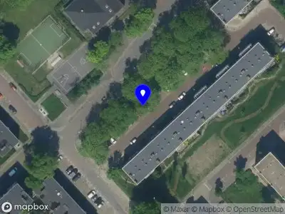 Ambulance met grote spoed naar de Van Tijenstraat in Beverwijk
