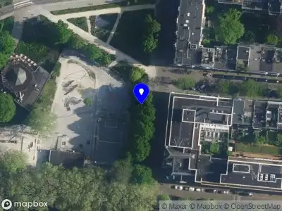 Ambulance met gepaste spoed naar de Tweede Weteringplantsoen in Amsterdam