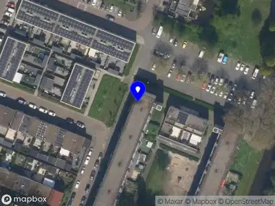 Ambulance met grote spoed naar de Johannes Poststraat in Vlaardingen