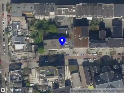 Ambulance met grote spoed naar de Robert Fruinstraat in Rotterdam