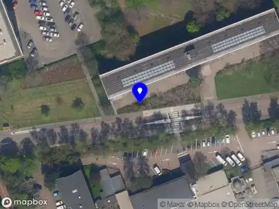 Ambulance met gepaste spoed naar de Dillenburgsingel in Vlaardingen