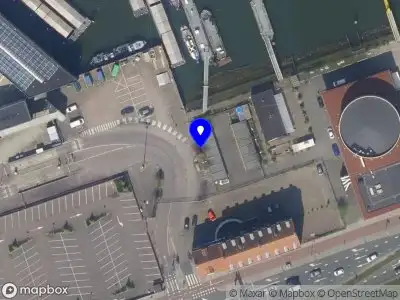 Ambulance met grote spoed naar de Brielselaan in Rotterdam