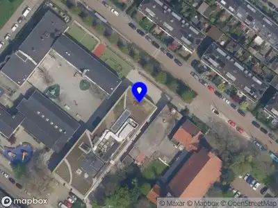 Ambulance met grote spoed naar de Larikslaan in Rotterdam