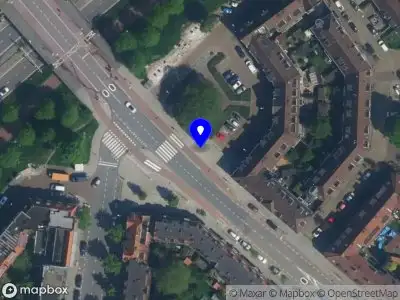 Ambulance met grote spoed naar de Kraaienplein in Amsterdam