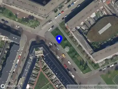 Ambulance met gepaste spoed naar de Nicolaas Beetsstraat in Rotterdam