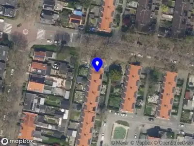 Ambulance met grote spoed naar de Merlijnpad in Rotterdam