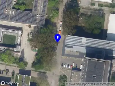 Ambulance met grote spoed naar de Niels Bohrweg in Leiden
