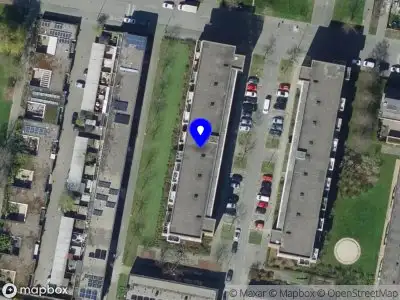 Ambulance met grote spoed naar de Dinteloordstraat in Rotterdam