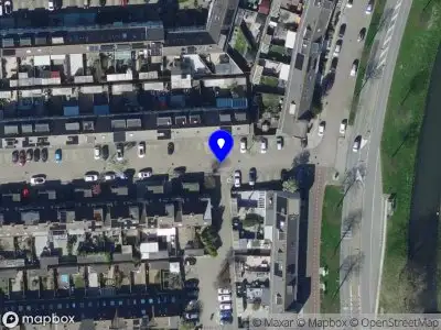 Ambulance met grote spoed naar de Wilhelmina Hofman-Pootstraat in Spijkenisse