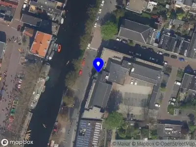 Ambulance met grote spoed naar de Hoflaan in Vlaardingen