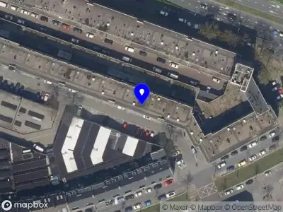 Ambulance met grote spoed naar de Van Oestendestraat in Rotterdam