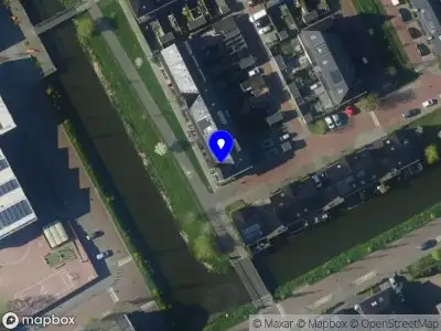 Ambulance met grote spoed naar de P. van der Meerschstraat in Zwaag