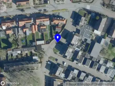 Brandweer met gepaste spoed naar de Jan de Witplein in Ammerzoden vanwege waarnemen gaslucht