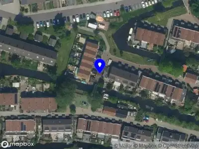 Ambulance met grote spoed naar de De Roggebloem in Zaandam
