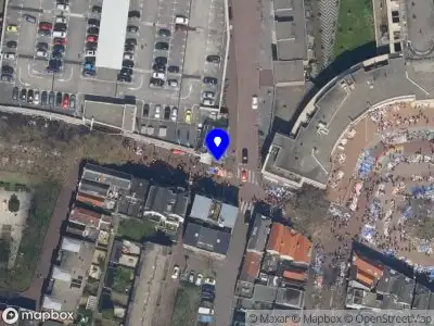 Ambulance met grote spoed naar de Lange Kerkstraat in Schiedam