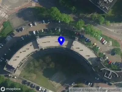 Ambulance met grote spoed naar de Bezaanjachtplein in Amsterdam