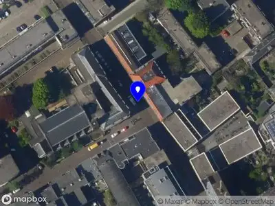 Ambulance met gepaste spoed naar de Lange Lombardstraat in 's-Gravenhage