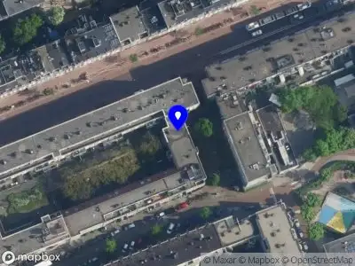 Ambulance met gepaste spoed naar de Kneppelhoutstraat in Amsterdam