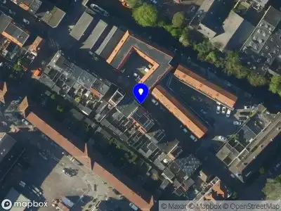 Ambulance met grote spoed naar de Rozenstraat in Alkmaar