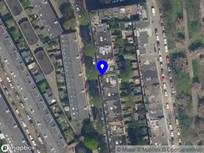 Ambulance met grote spoed naar de Dr. de Visserstraat in Rotterdam