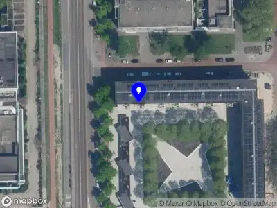 Ambulance met grote spoed naar de Abraham Staalmanplein in Amsterdam