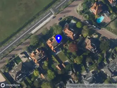 Ambulance met grote spoed naar de Teylingerhorstlaan in Wassenaar