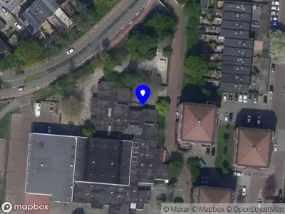 Ambulance met grote spoed naar de Blauwkarper in Leiden