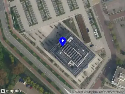 Ambulance met grote spoed naar de Laan van de Glazen Stad in Naaldwijk