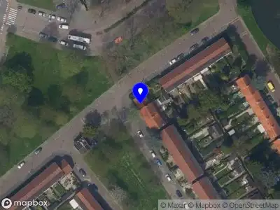 Ambulance met grote spoed naar de Reineveld in Rotterdam