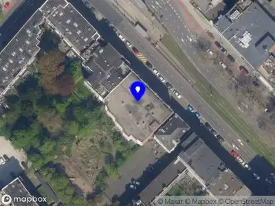 Ambulance met grote spoed naar de Schiekade in Rotterdam