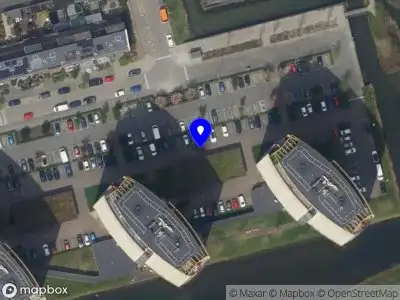 Ambulance met grote spoed naar de Backershagen in Rotterdam