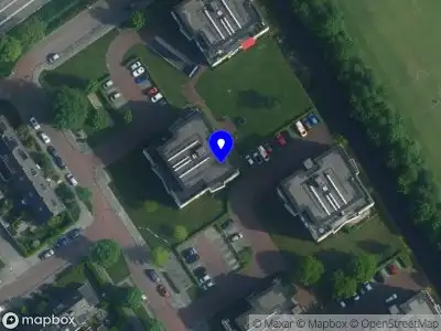 Ambulance met grote spoed naar de Pieter Lastman in Ouderkerk aan de Amstel