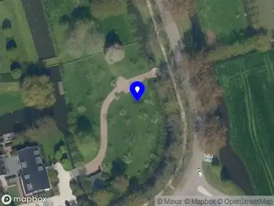 Ambulance met grote spoed naar de Slotlaan in Langerak