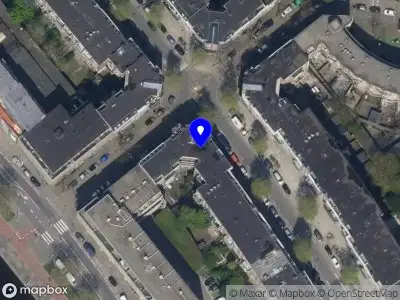 Ambulance met gepaste spoed naar de Allard Piersonstraat in Rotterdam