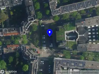 Ambulance met grote spoed naar de IJselstraat in Amsterdam