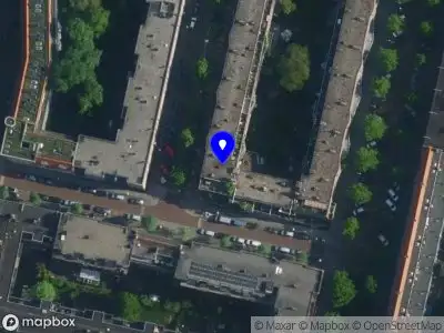 Ambulance met gepaste spoed naar de Kramatplantsoen in Amsterdam